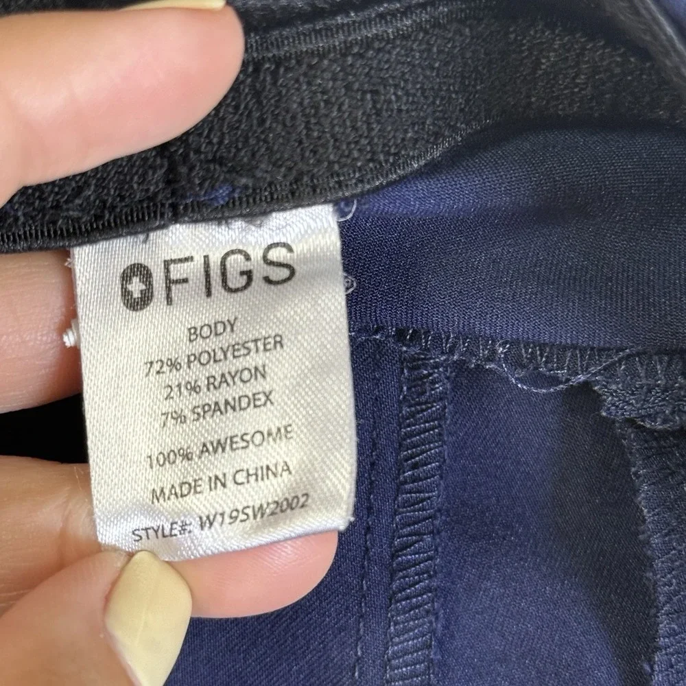 Figs Women's Navy-Blue Kade Cargo Scrub Pants Size S